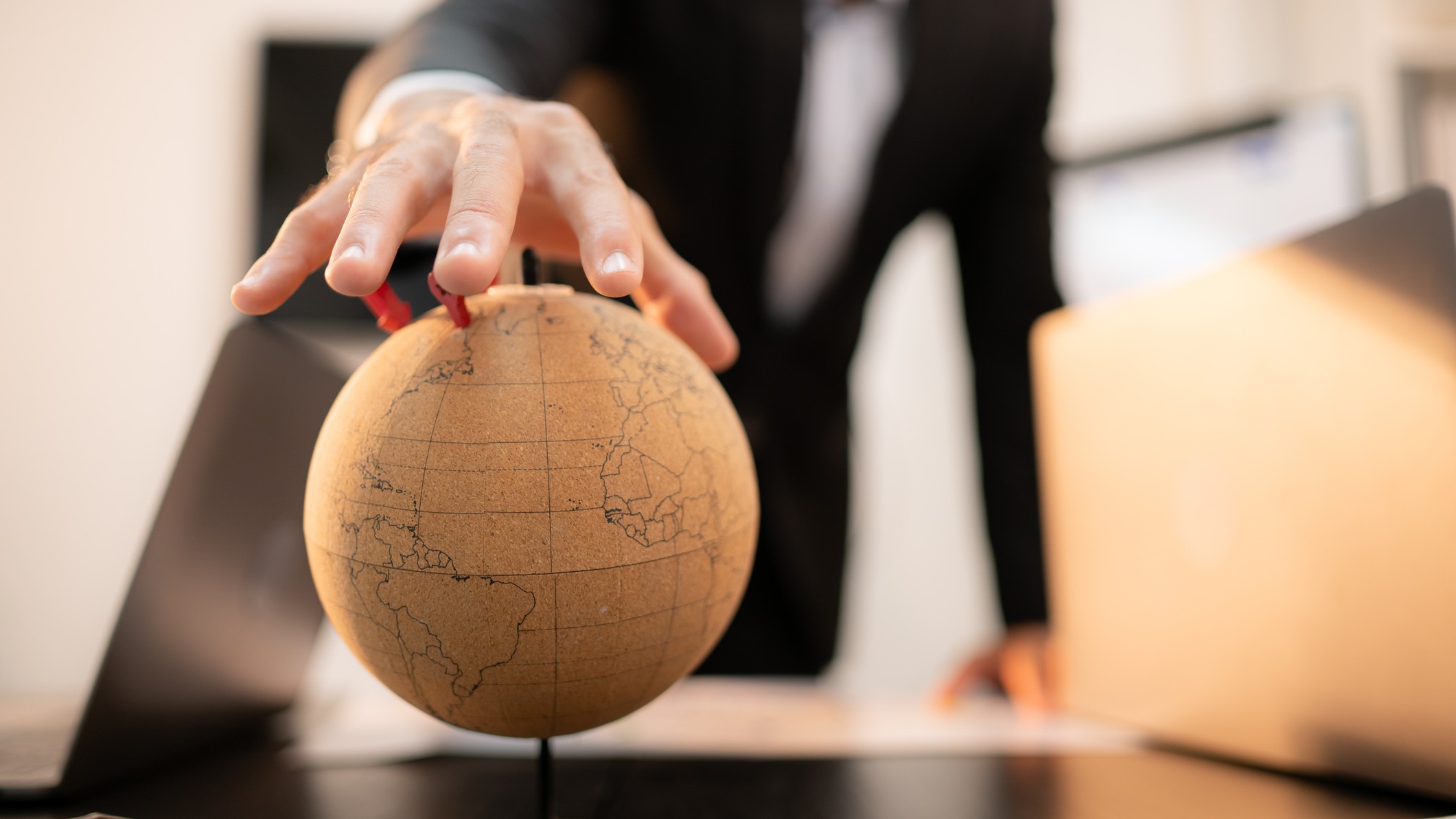 Des cabinets d’avocats très peu conquérants : la faible expansion internationale des cabinets indépendants français peut-elle durer ?